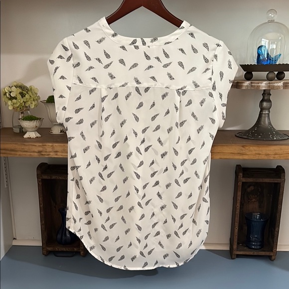 White Patterned Top - Picture 4 of 4